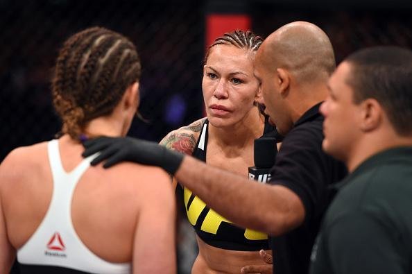 Fotos da vitória de Cris Cyborg em sua estreia no UFC