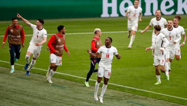Fotos do gol de Sterling, da Inglaterra, sobre a Alemanha, em Wembley. Ingleses venceram por 2 a 0 e avan�aram �s quartas de final da Eurocopa