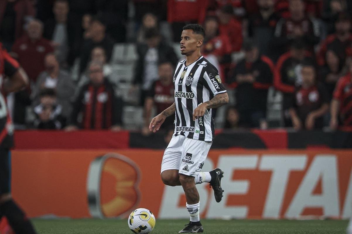 Neste domingo (17), o Atlético enfrentou, em Curitiba, o Athletico-PR pela 2ª rodada da Série A do Campeonato Brasileiro. A partida foi realizada na Arena da Baixada.