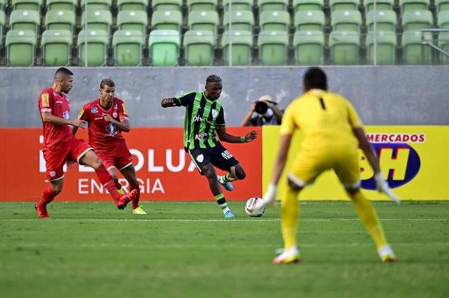 O Amrica recebeu o Tombense neste sbado (19), em jogo vlido pela 11 rodada do Campeonato Mineiro. Sem pblico, a partida foi realizada no Estdio Independncia, em Belo Horizonte.