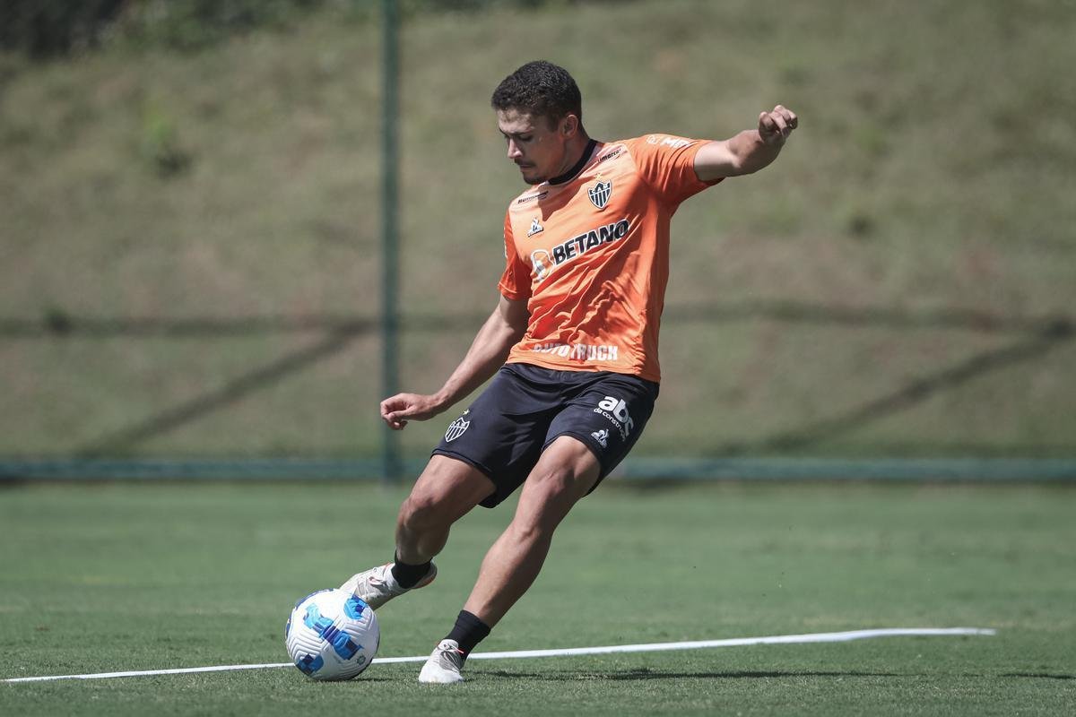 Fotos do primeiro treino de Junior Alonso no retorno ao Atltico