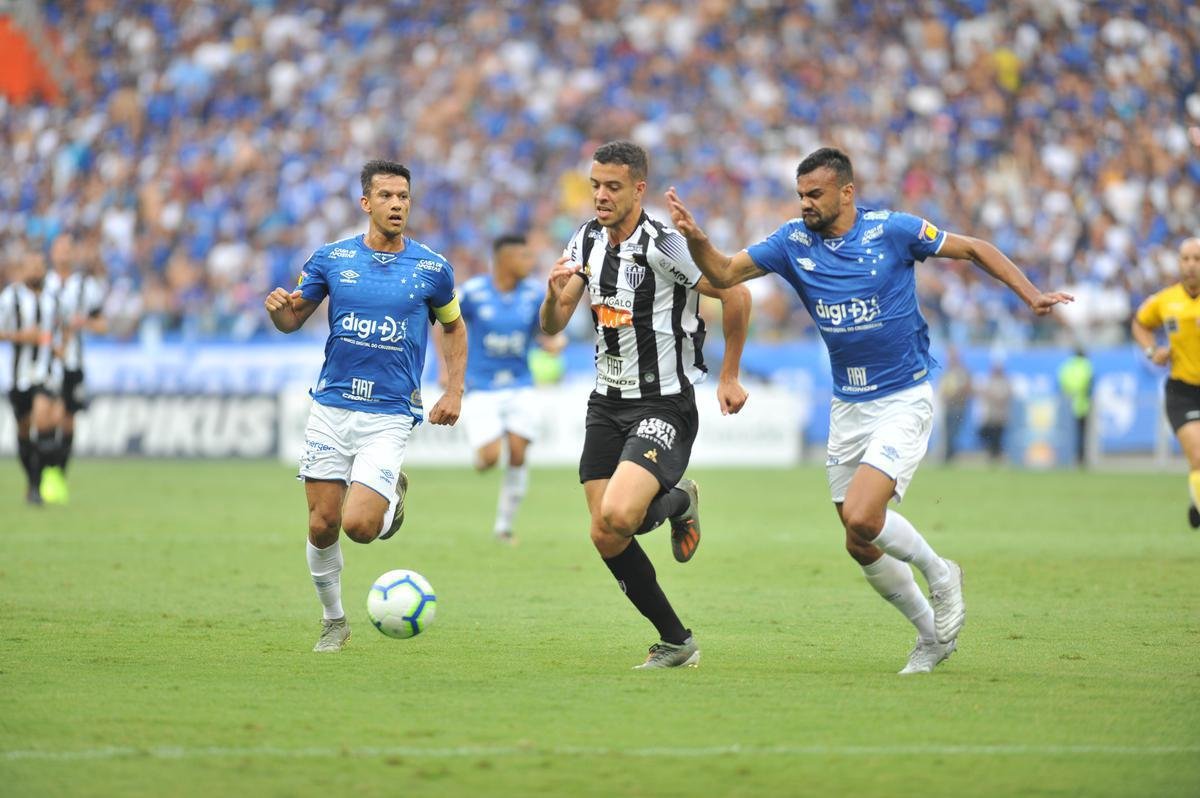 Fotos do primeiro tempo do clssico entre Cruzeiro e Atltico, no Mineiro, pelo Brasileiro
