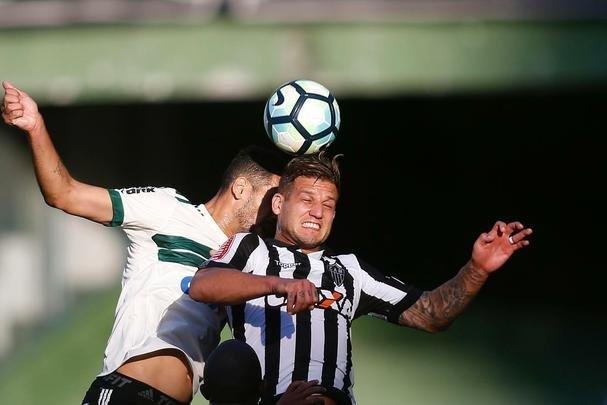 Imagens do jogo no Couto Pereira