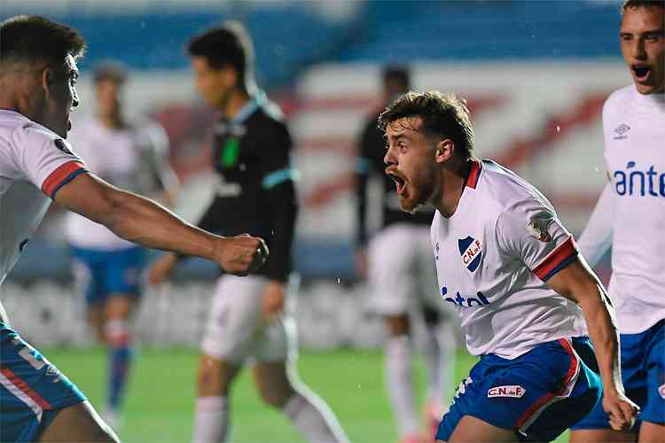 Atlético Nacional vence Racing e se aproxima de vaga na Libertadores