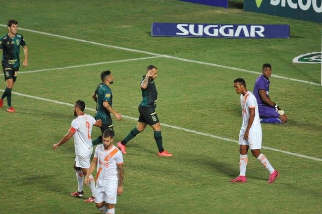 Fotos do jogo deste sbado entre Amrica e Coimbra, no Independncia, pelo Campeonato Mineiro