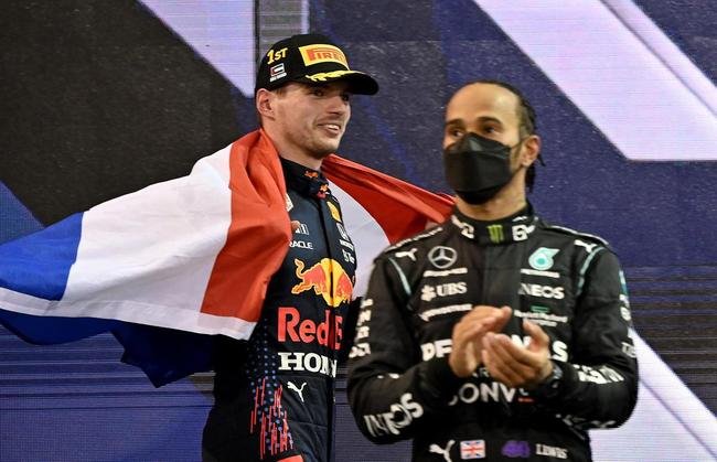 Max ultrapassou Lewis Hamilton, da Mercedes, na �ltima volta e venceu o GP de Abu Dhabi