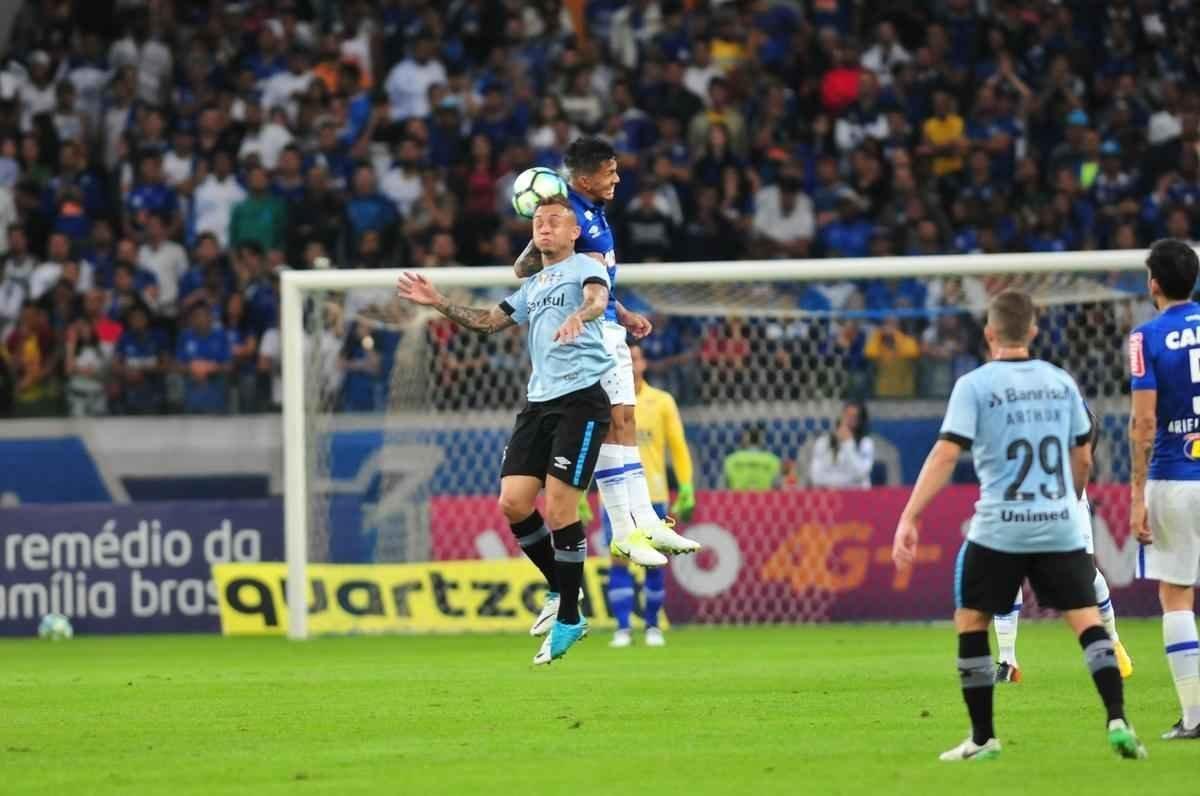 Imagens do jogo entre Cruzeiro e Grmio, pela 8 rodada do Campeonato Brasileiro, no Mineiro