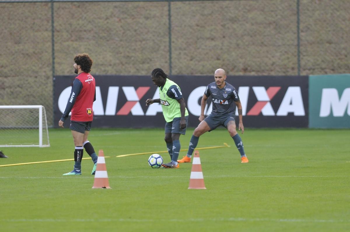 Yimmi Char, David Terans e Denlson participaram do treino em campo pela primeira vez