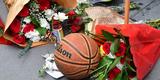 Torcedores do Lakers e amantes do basquete homenageiam Kobe Bryant