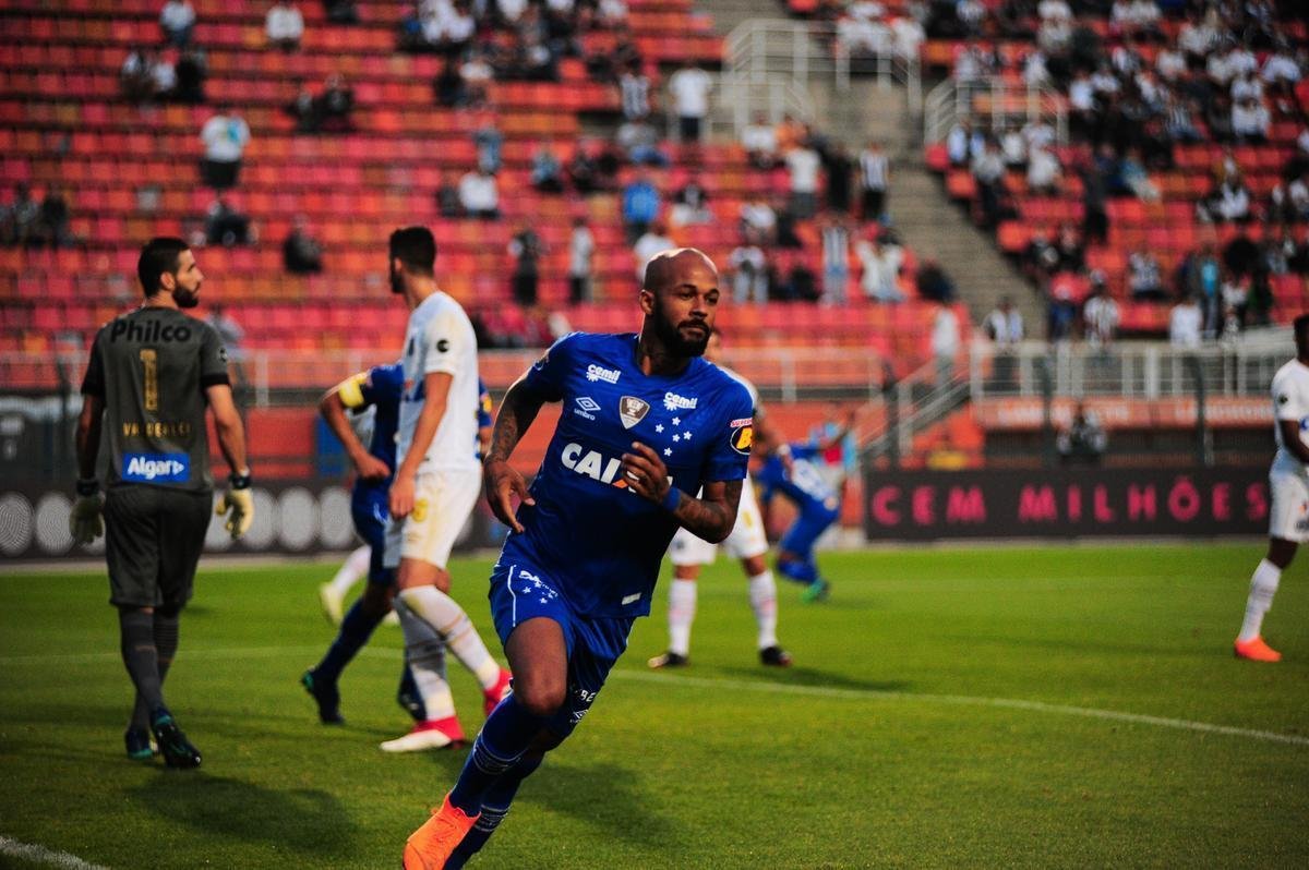 Fotos da vitria do Cruzeiro sobre o Santos, por 1 a 0, no Pacaembu, com gol de Bruno Silva