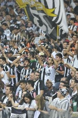 Imagens das torcidas de Atltico e Grmio, no Mineiro, pela deciso da Copa do Brasil