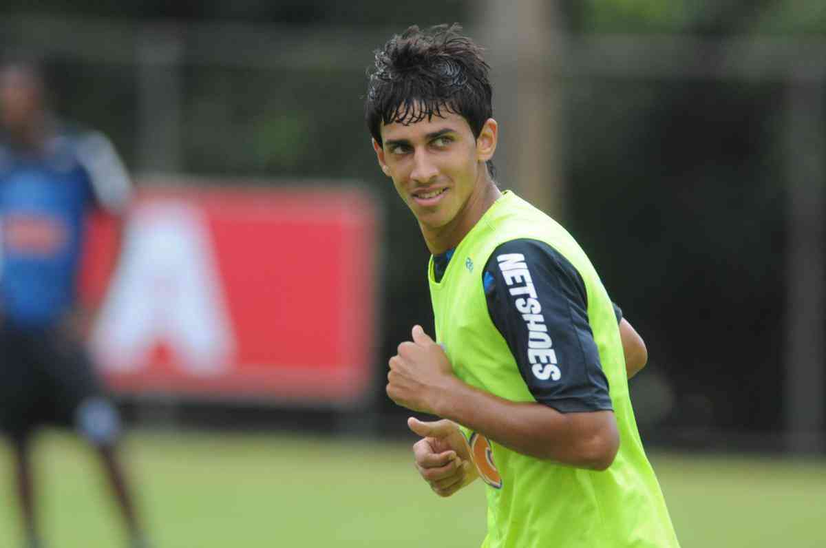 Geovane (lateral-direito) - chegou  Toca da Raposa vindo do Aparecidense por emprstimo de um ano, mas saiu do clube antes do encerramento do contrato. Na sequncia da carreira, passou a jogar como volante e vestiu as camisas de Vila Nova-GO e Gois. Hoje, aos 31 anos,  titular do CSA na Srie B.