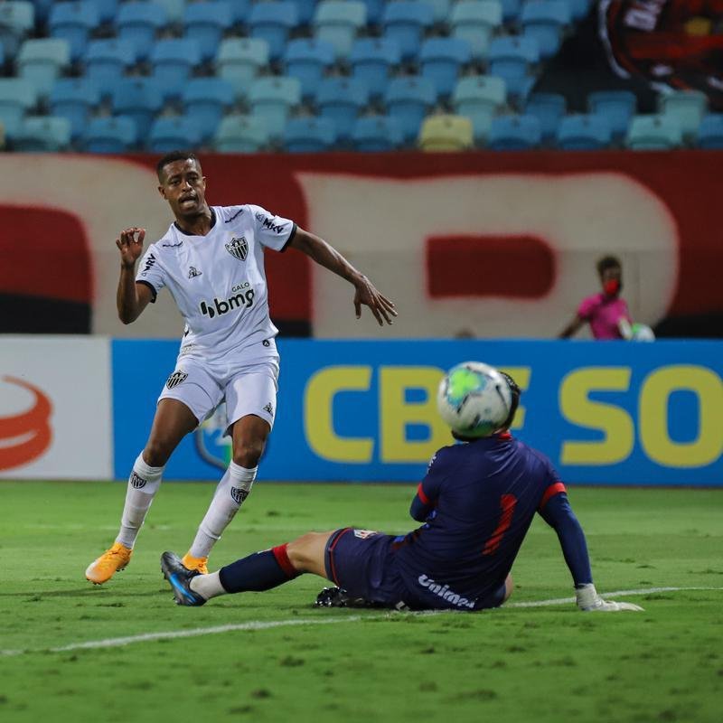 Atltico venceu Atltico-GO por 4 a 3, com gols de Keno (3) e Nathan. Time assumiu liderana do Brasileiro, com 21 pontos