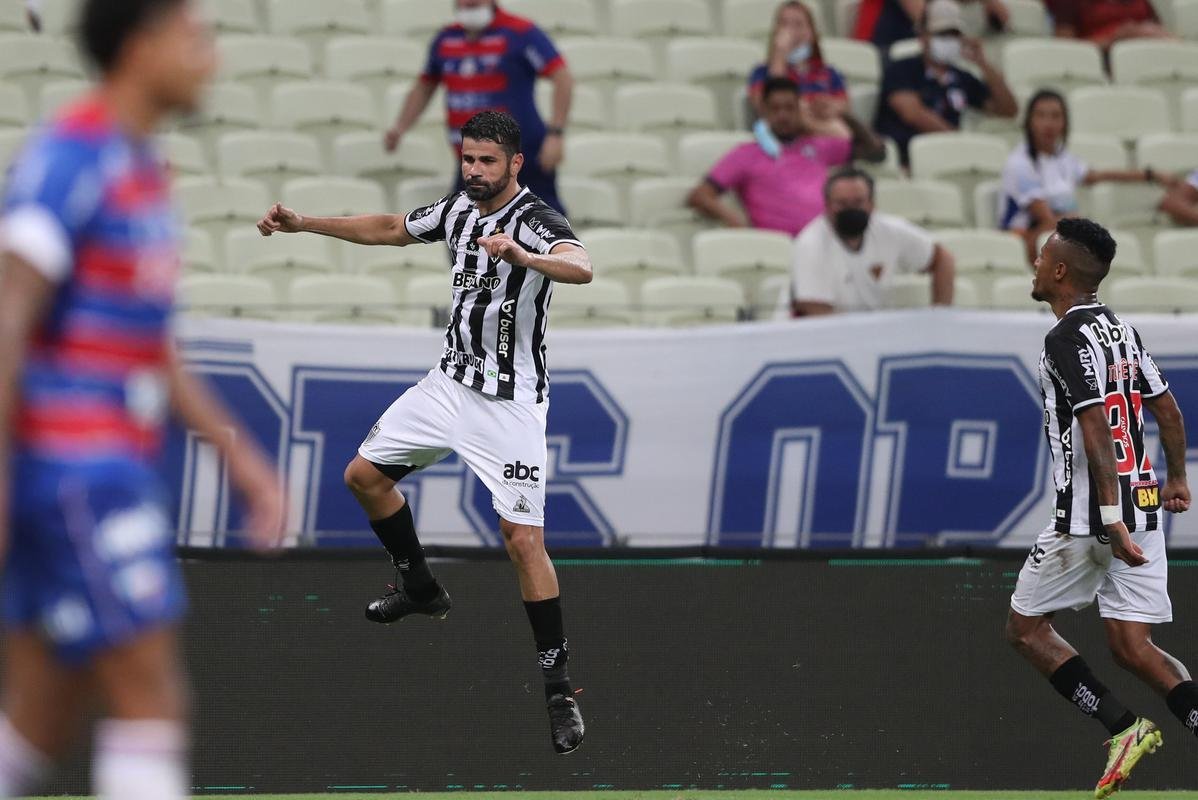 Diego Costa e Hulk marcaram os gols da vitria do Atltico por 2 a 1 sobre o Fortaleza, no Castelo