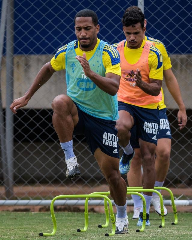 Jogadores do Cruzeiro realizaram primeiro treino sob comando de Mozart nesta sexta-feira (11/06)