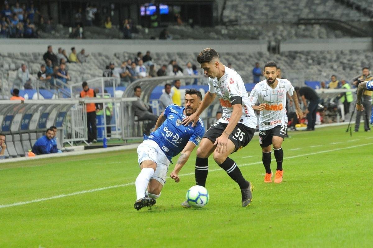 Fotos de Cruzeiro x Corinthians, no Mineiro, pela oitava rodada do Campeonato Brasileiro
