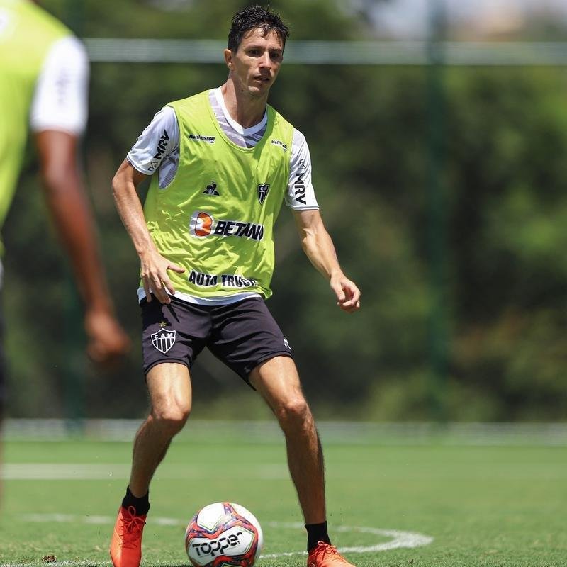 Treino do Atlético em campo. Jogadores fizeram atividade pela manhã no gramado. No período da tarde, trabalho foi na academia