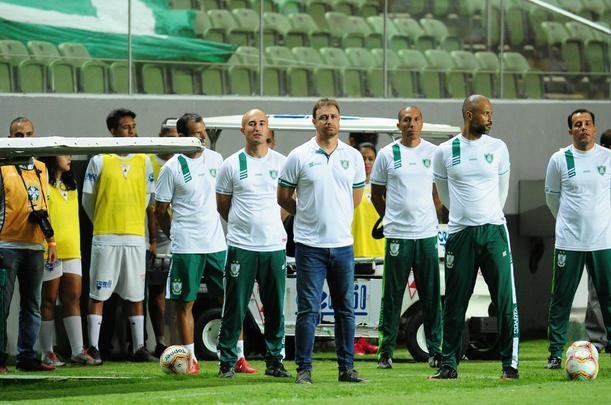 Fotos do duelo entre Amrica e Caldense, no Independncia, pela primeira rodada do Mineiro