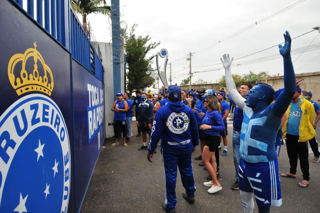 Torcedores cobraram empenho e querem melhores resultados em campo