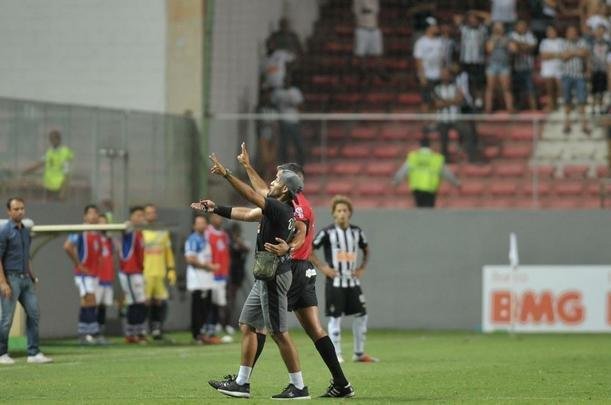 Veja fotos do jogo Atltico x URT
