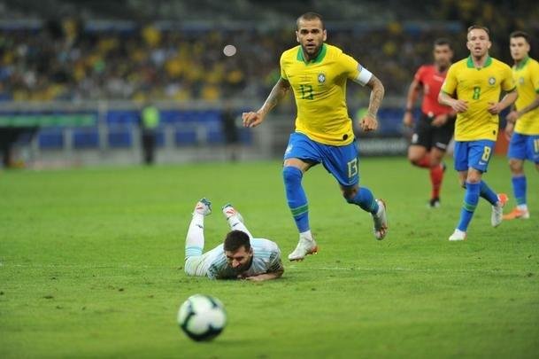 Fotos da vitria do Brasil sobre a Argentina, por 2 a 0, no Mineiro, pela semifinal da Copa Amrica; Gabriel Jesus e Firmino marcaram os gols da seleo em BH