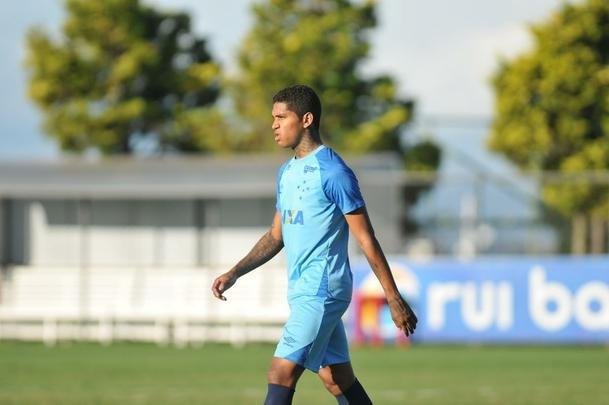 Mano Menezes conta com todo elenco do Cruzeiro para enfrentar La U, quinta, no Mineiro, pela Copa Libertadores. Exceo  atacante Fred, que se recupera de cirurgia no joelho direito