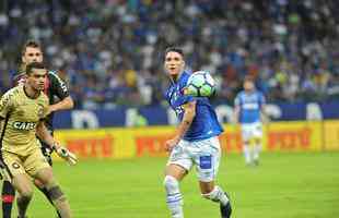 Lances do primeiro tempo do duelo entre Cruzeiro e Atltico, no Mineiro, pelas oitavas de final da Copa do Brasil