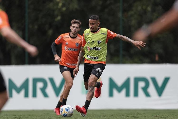 Elenco atleticano encerrou a preparação para enfrentar o Atlético-GO fora de casa