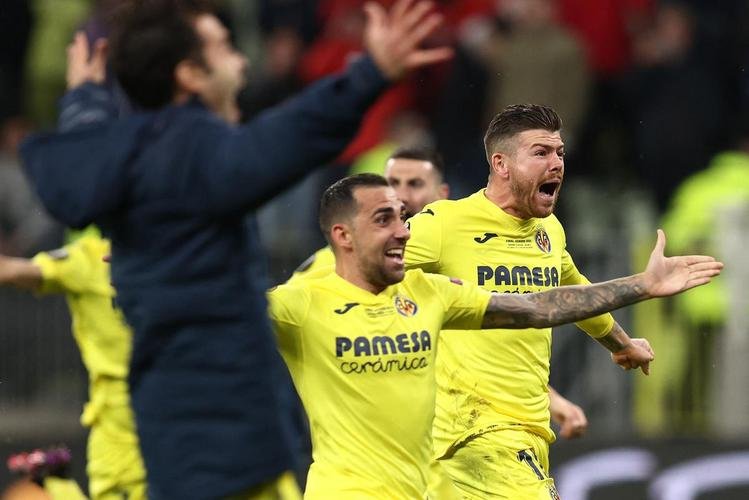 Depois de empate por 1 a 1 no tempo normal e na prorrogação, time espanhol superou o Manchester United nos pênaltis por 11 a 10. Goleiro Rulli pegou a última batida dos ingleses, feita pelo goleiro De Gea