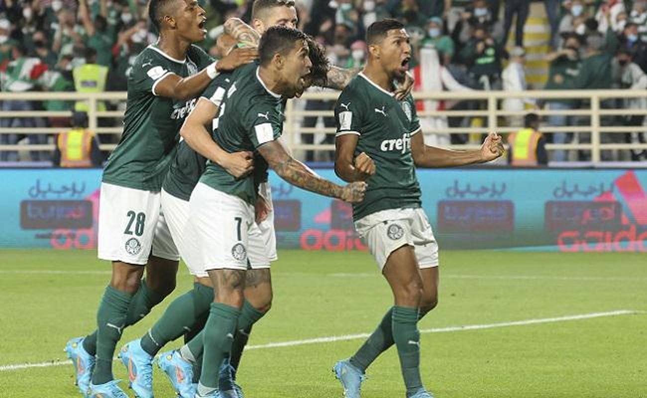 O Palmeiras derrotou, nesta tera-feira (8), o Al Ahly, do Egito, por 2 a 1, no Estdio Al Nahyan, e garantiu vaga na do Mundial de Clubes. Em Abu Dhabi, nos Emirados rabes, Raphael Veiga e Dudu deram show, cada um com um gol e uma assistncia.