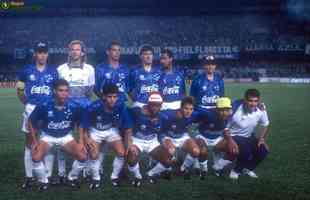 Cruzeiro de 1993, já com Ronaldo 'Fenômeno' em ação: Paulo Roberto Costa, Sérgio, Robson, Célio Gaúcho, Luizinho e Nonato; Ronaldo, Luís Fernando, Macedo, Ademir e Boiadeiro