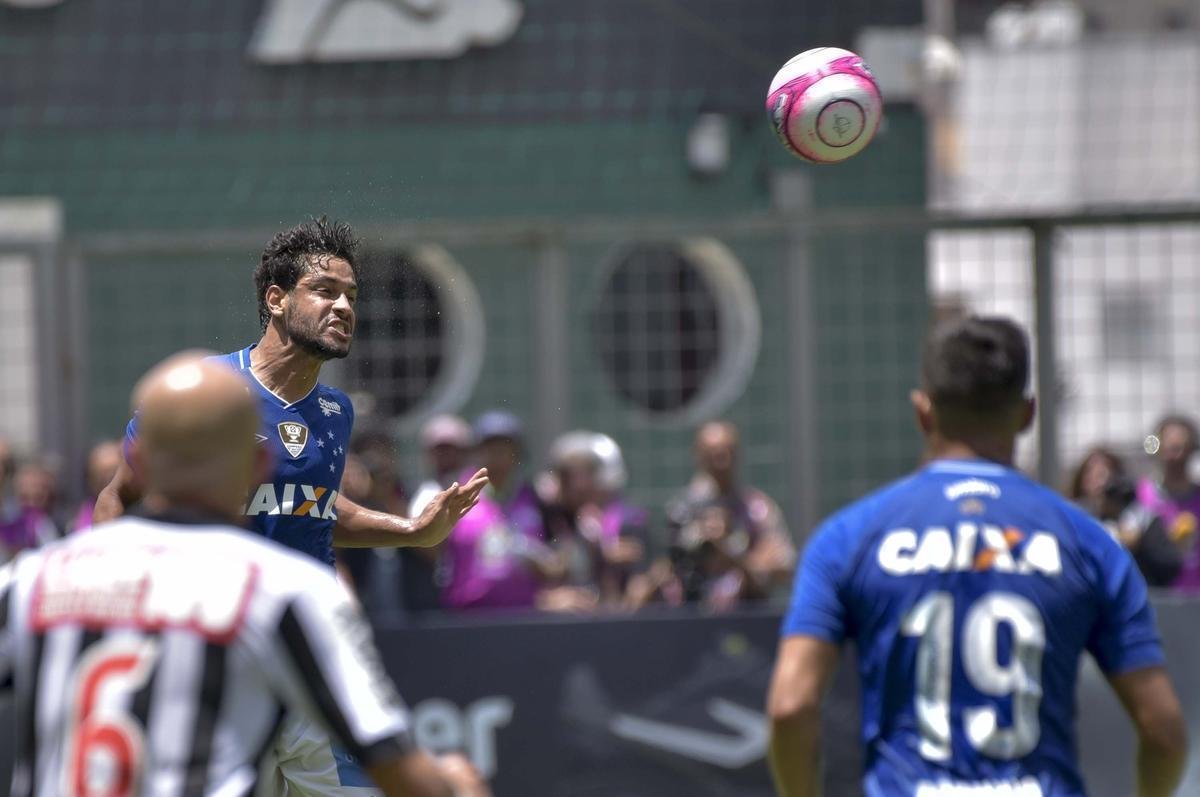 Leo (zagueiro) - 2 gols