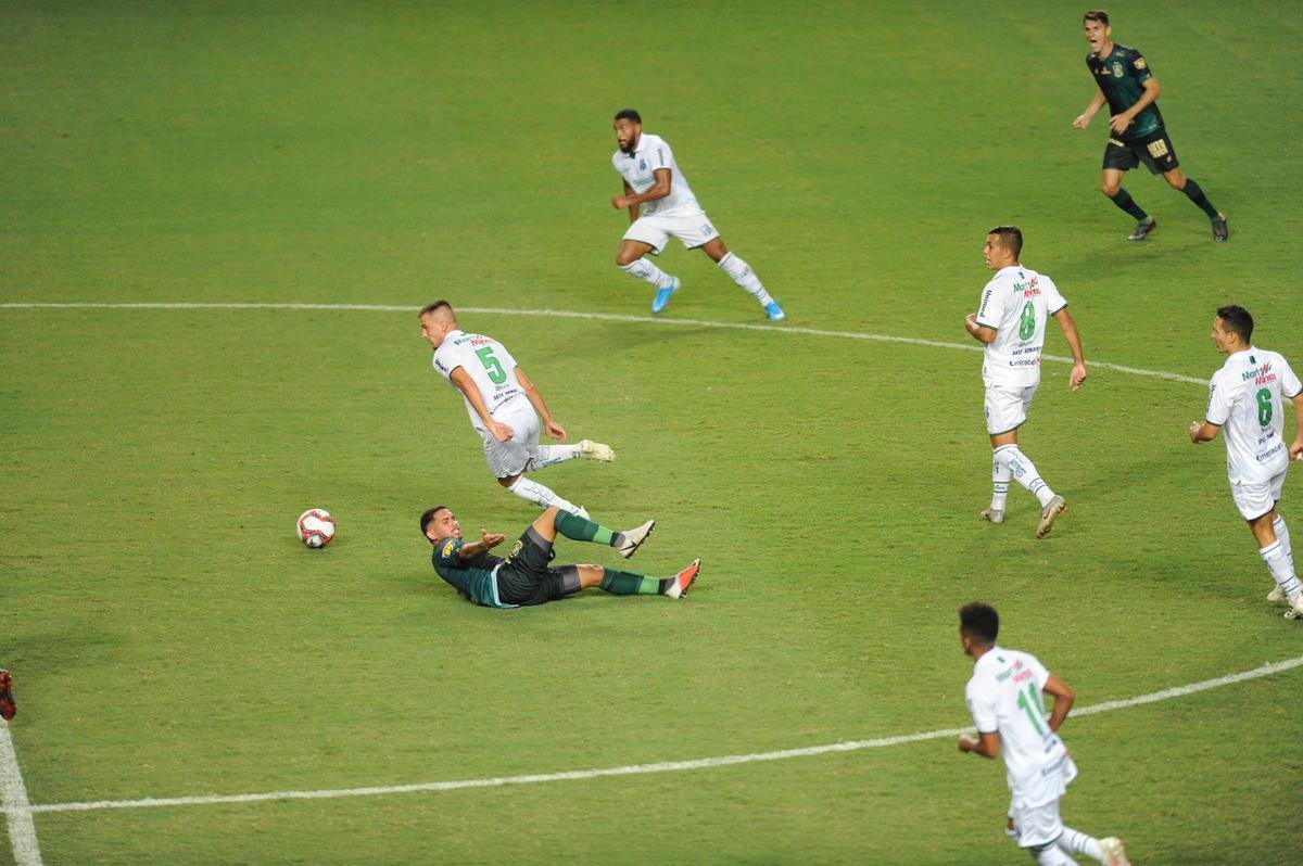 Fotos da vitria da Caldense sobre o Amrica, por 1 a 0, no Independncia, em Belo Horizonte, pela quarta rodada do Campeonato Mineiro de 2021. Atacante Amarildo marcou o nico gol da partida,