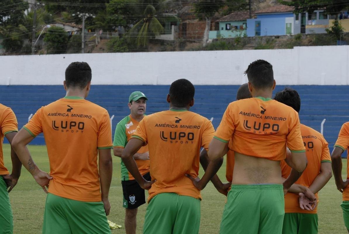 Amrica treina em Macei, no campo do CSA, para enfrentar o Murici-AL, pela Copa do Brasil