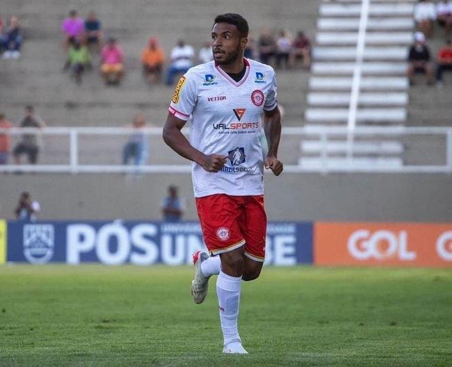 Manoel Neto, lateral-esquerdo