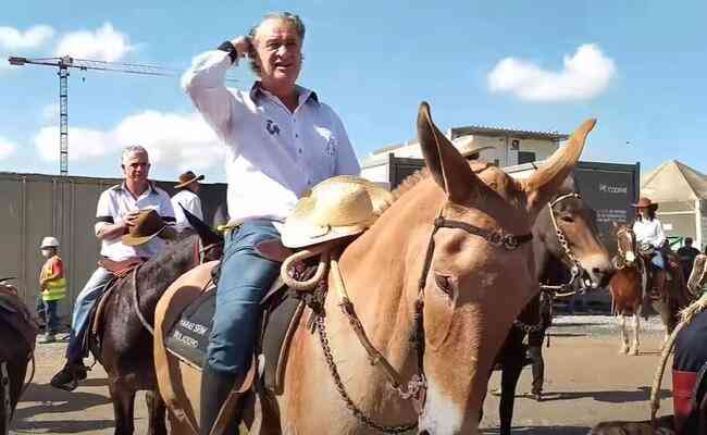 Presidente do Atltico, Srgio Coelho est em peregrinao a cavalo rumo a Aparecida do Norte