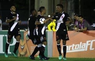 Fotos do duelo entre Vasco e Am�rica, em S�o Janu�rio, pela quarta rodada do Brasileiro
