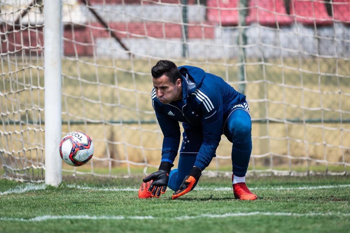 Fotos do treino do Cruzeiro na Arena do Jacar, em Sete Lagoas. Time fechou a preparao para enfrentar a Ponte Preta, s 11h deste sbado, pela 23 rodada da Srie B