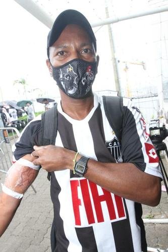 Em evento na Arena MRV, torcedores do Atltico ganharam tatuagens em comemorao ao bicampeonato brasileiro 