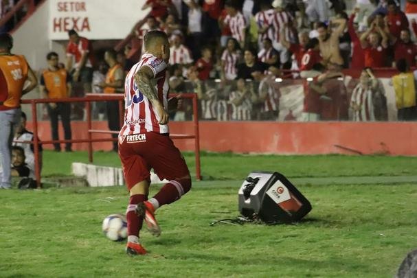 Equipes se enfrentaram pela 13 rodada da competio no estdio dos Aflitos.