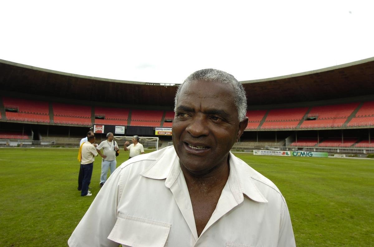 Imagens do ex-jogador do Cruzeiro Z Carlos