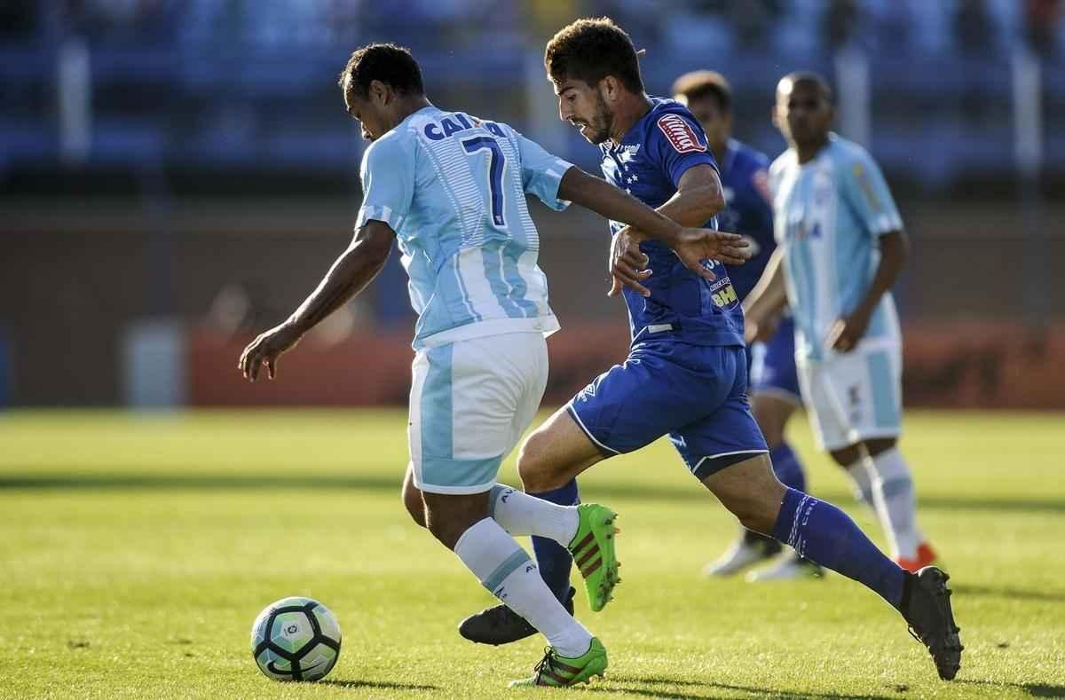 Apesar de ter dominado a partida, Cruzeiro perdeu para o Ava por 1 a 0, neste domingo, na Ressacada