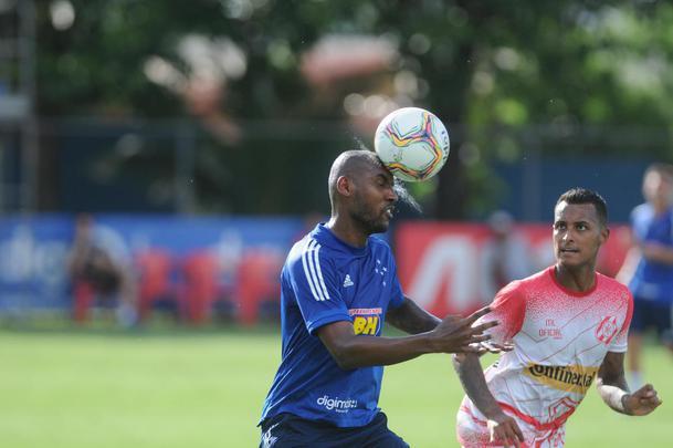 Cruzeiro venceu Democrata de Sete Lagoas por 5 a 1, nesta tera-feira, na Toca da Raposa II