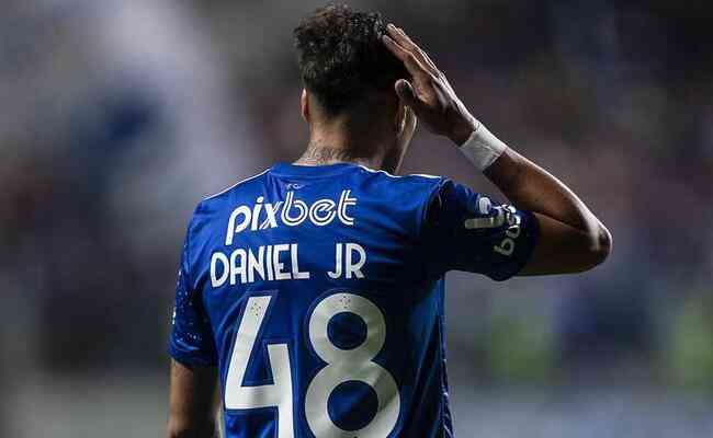 Daniel Júnior discute renovação de contrato com o Cruzeiro desde o fim de abril