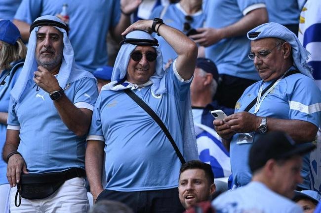 Torcedores de Uruguai e Coreia do Sul no Estdio Cidade da Educao, na partida pelo Grupo H da Copa do Mundo do Catar