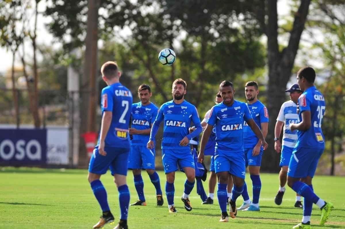 Fotos do ltimo treino do Cruzeiro antes de enfrentar o Grmio (Alexandre Guzanshe/EM D.A Press)