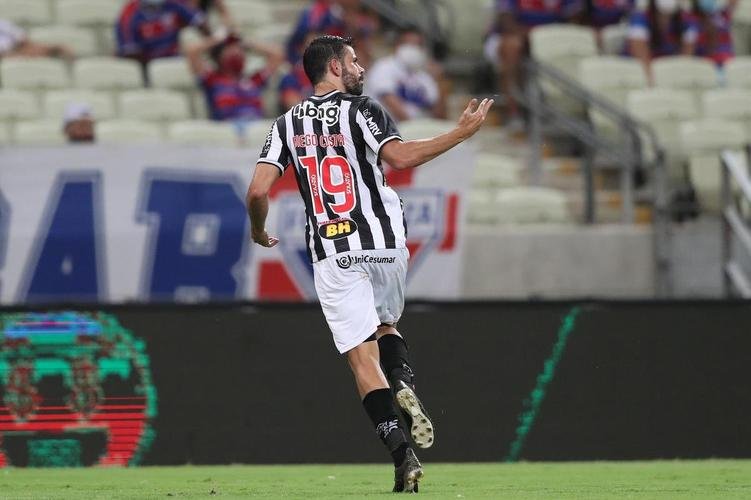 Diego Costa e Hulk marcaram os gols da vitória do Atlético por 2 a 1 sobre o Fortaleza, no Castelão