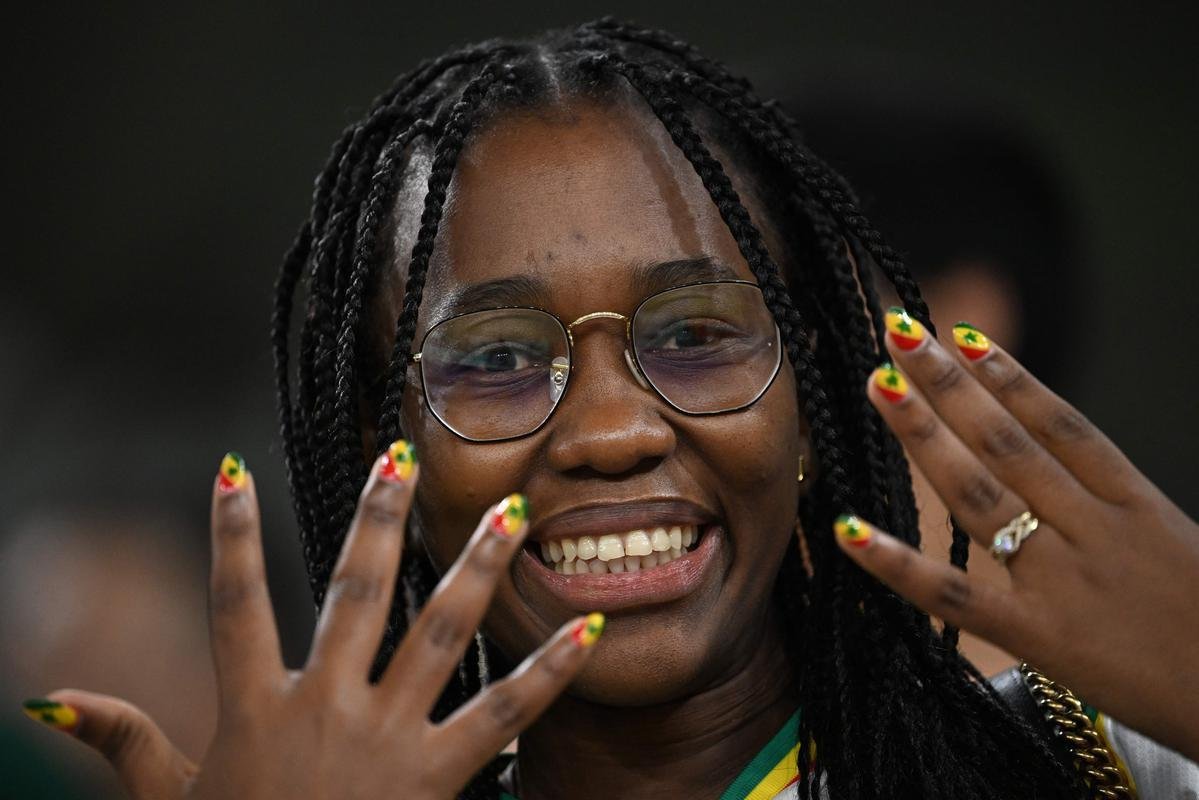 Fotos dos torcedores de Senegal e Holanda durante jogo pelo Grupo A da Copa do Mundo.