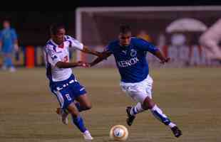 Leandro foi lateral-esquerdo do Cruzeiro no grande time campeo da Trplice Coroa, em 2003 (campeo mineiro, da Copa do Brasileiro e do Brasileiro). Foi ainda campeo estadual em 2004. Vendido ao Porto em 2004, ele foi posteriormente foi cedido ao clube celeste em 2005 e 2006, quando foi novamente campeo mineiro.

