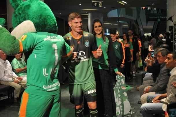 Amrica apresentou coleo de uniformes 2016, desenhados pelo estilista Ronaldo Fraga e produzidos pela Lupo
